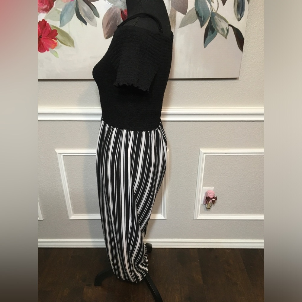 Black and White Wide Leg Jumpsuit NWOT - Picture 11 of 11
